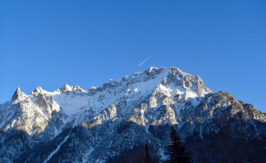 www.karwendelblick-mittenwald.de Fewo Alpenglühen Ausblick vom Balkon